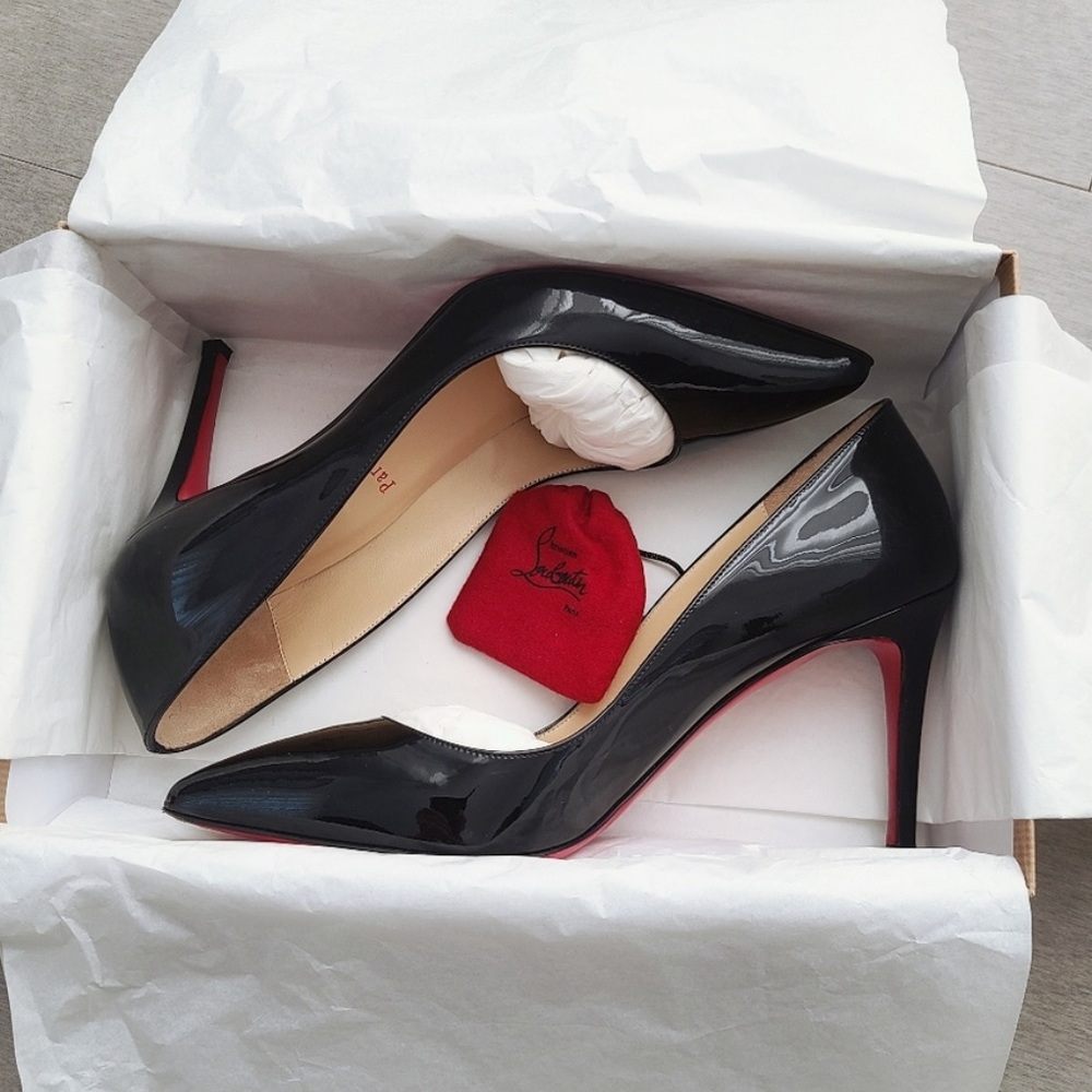 CHRISTIAN LOUBOUTIN Black Patent Leather
Pigalle 85mm pumps 👠 Size 39.5